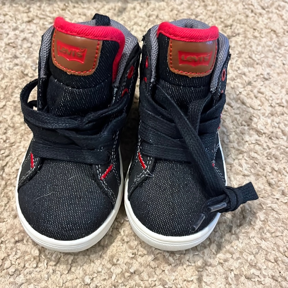 LIKE NEW toddler size 6 Levi’s sneakers.